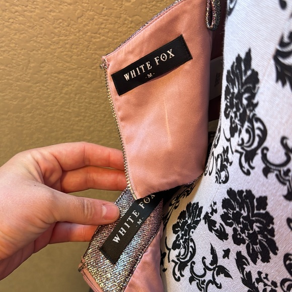 White fox Boutqiue two piece shimmer set - Picture 7 of 7